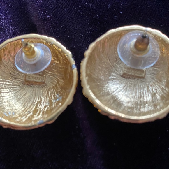 Trifari Goldtone earrings - Picture 2 of 3